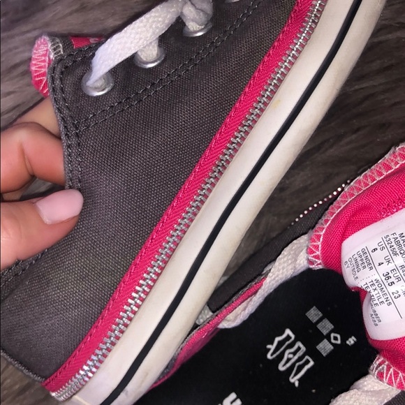 US 6 Converse Sneakers - Picture 5 of 5